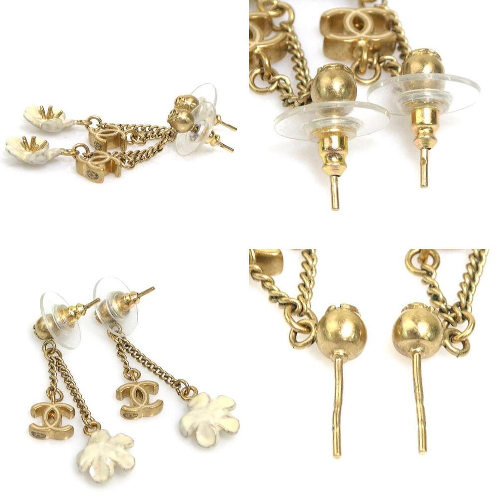 CHANEL Authentic White Earrings - Picture 4 of 5